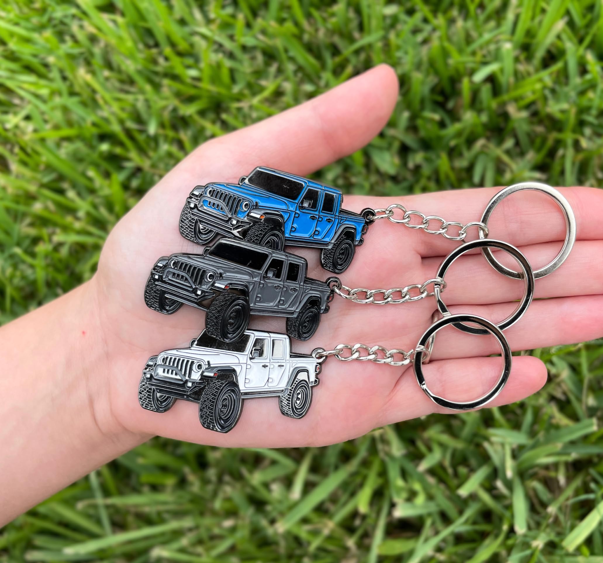 FOUR WHEEL BEAST Jeep Gladiator keychain blue color outdoors ready