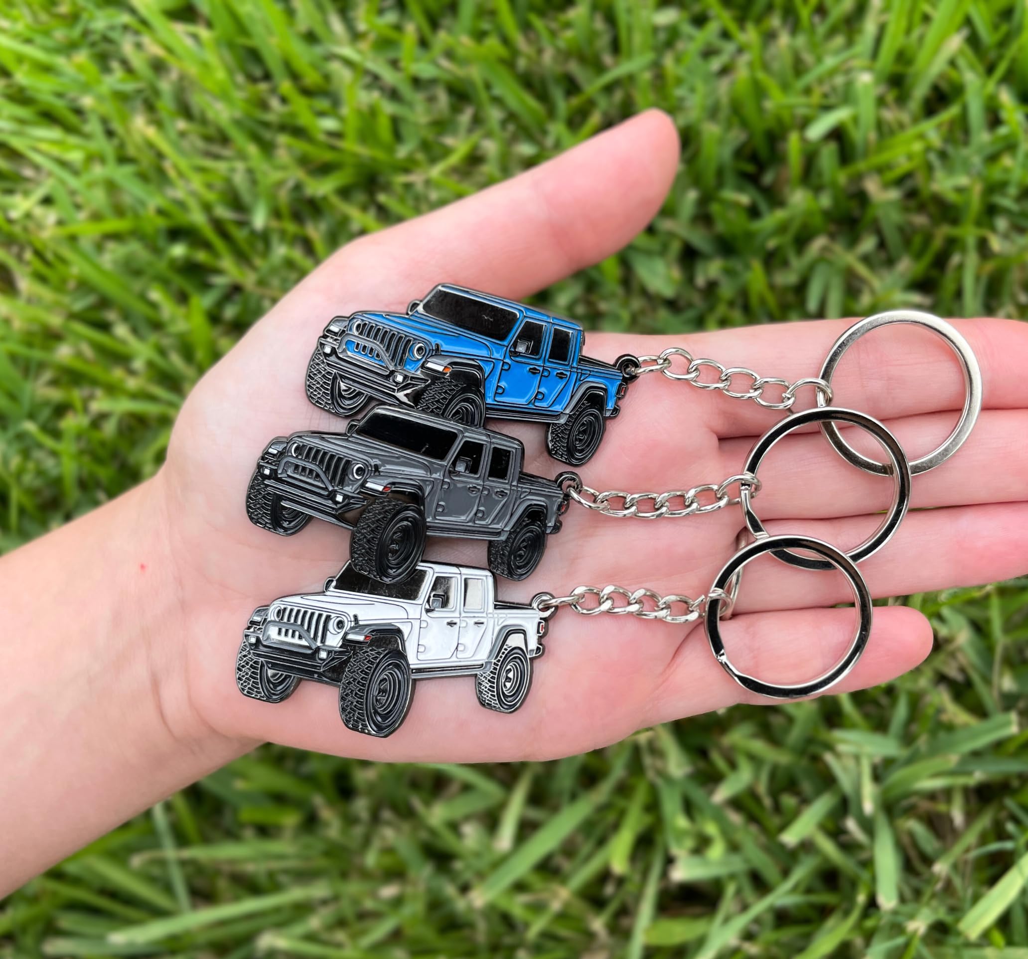 FOUR WHEEL BEAST Gladiator keychain blue, compact accessory for stylish key organization