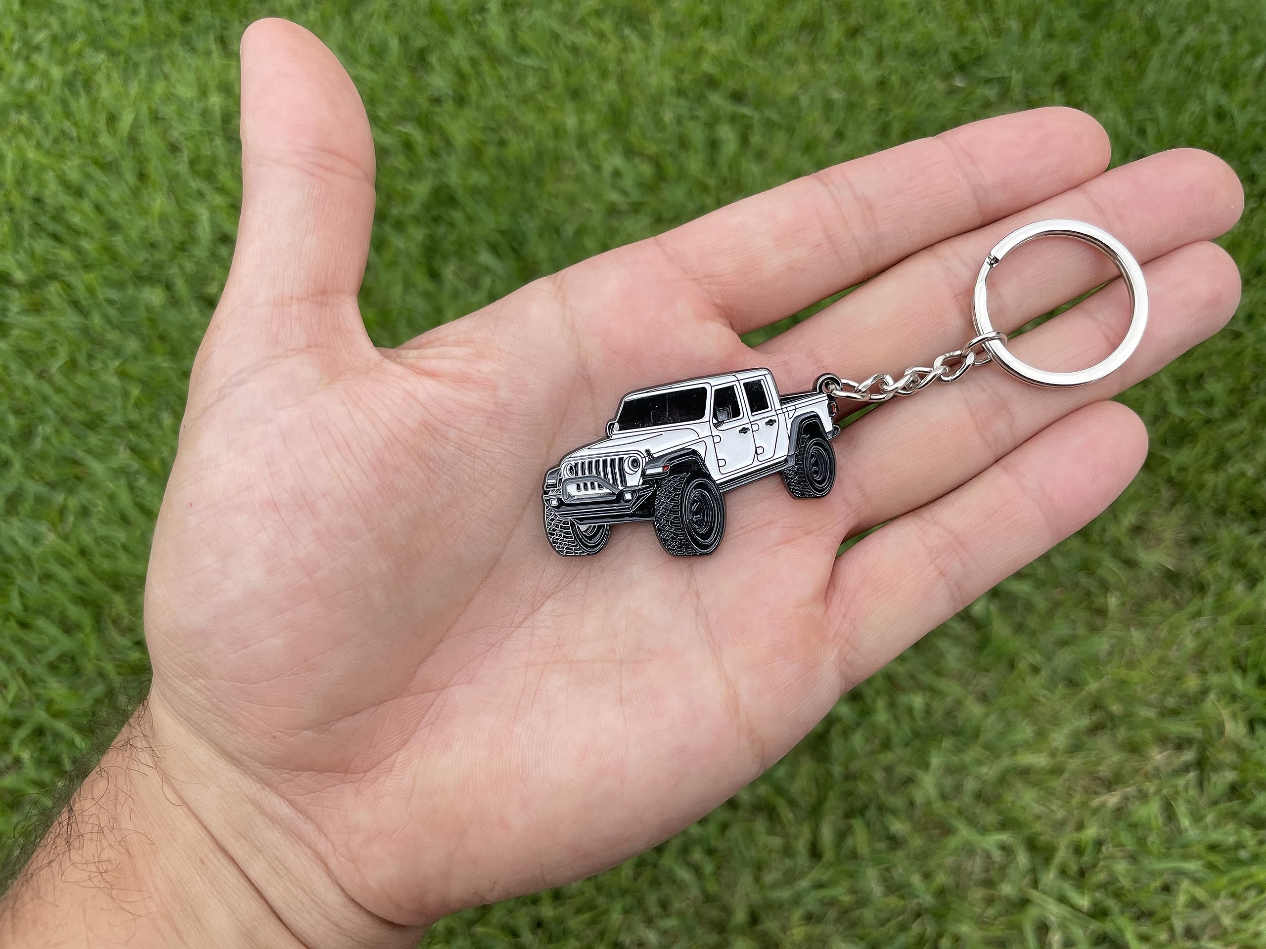 FOUR WHEEL BEAST Gladiator keychain red, lightweight and eye-catching for easy identification