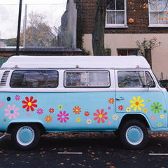 Fuutreo daisy stickers decorate a laptop with cheerful floral detail