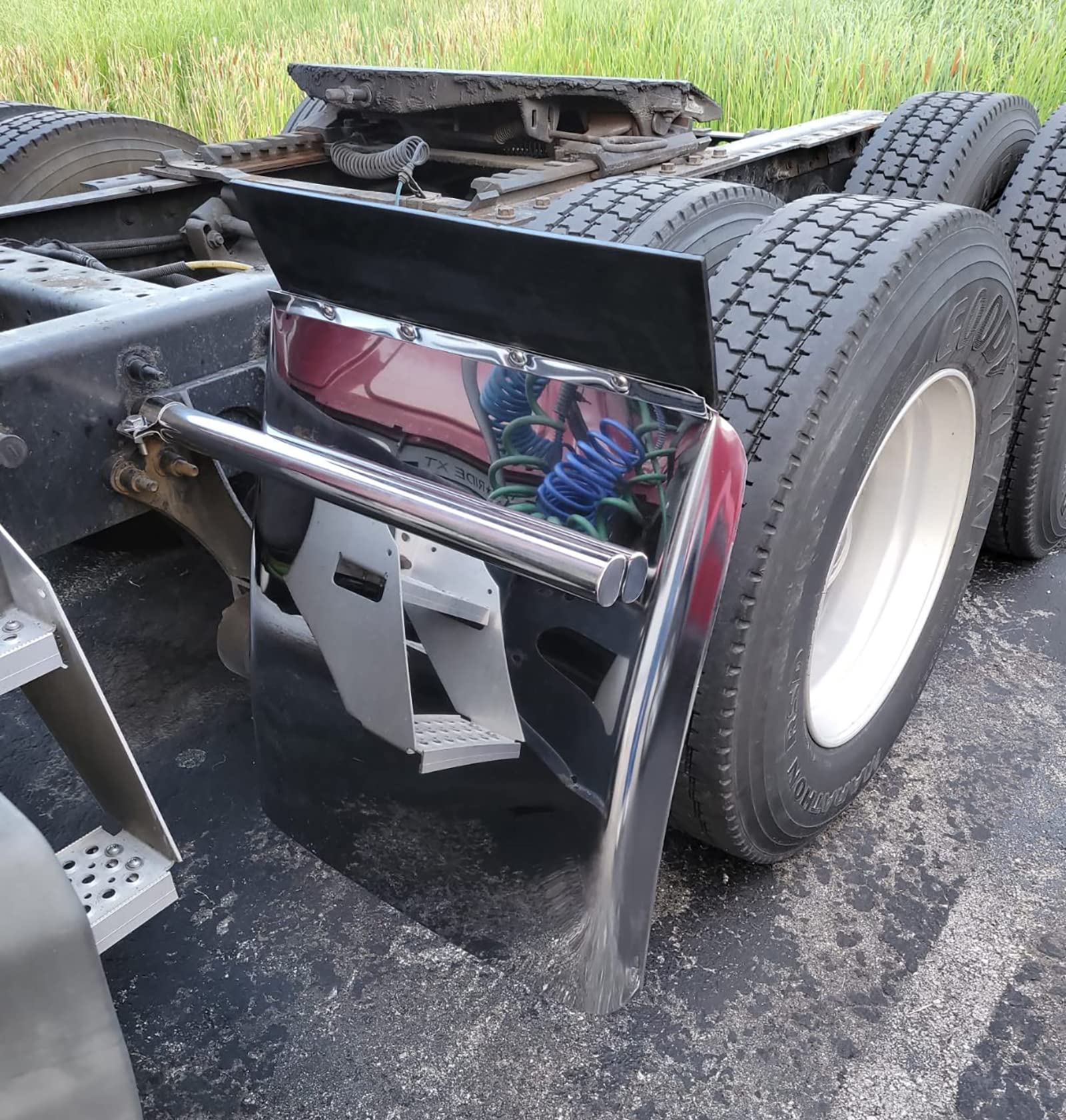 GaeaAuto durable fender finish maintains a tidy look under heavy use