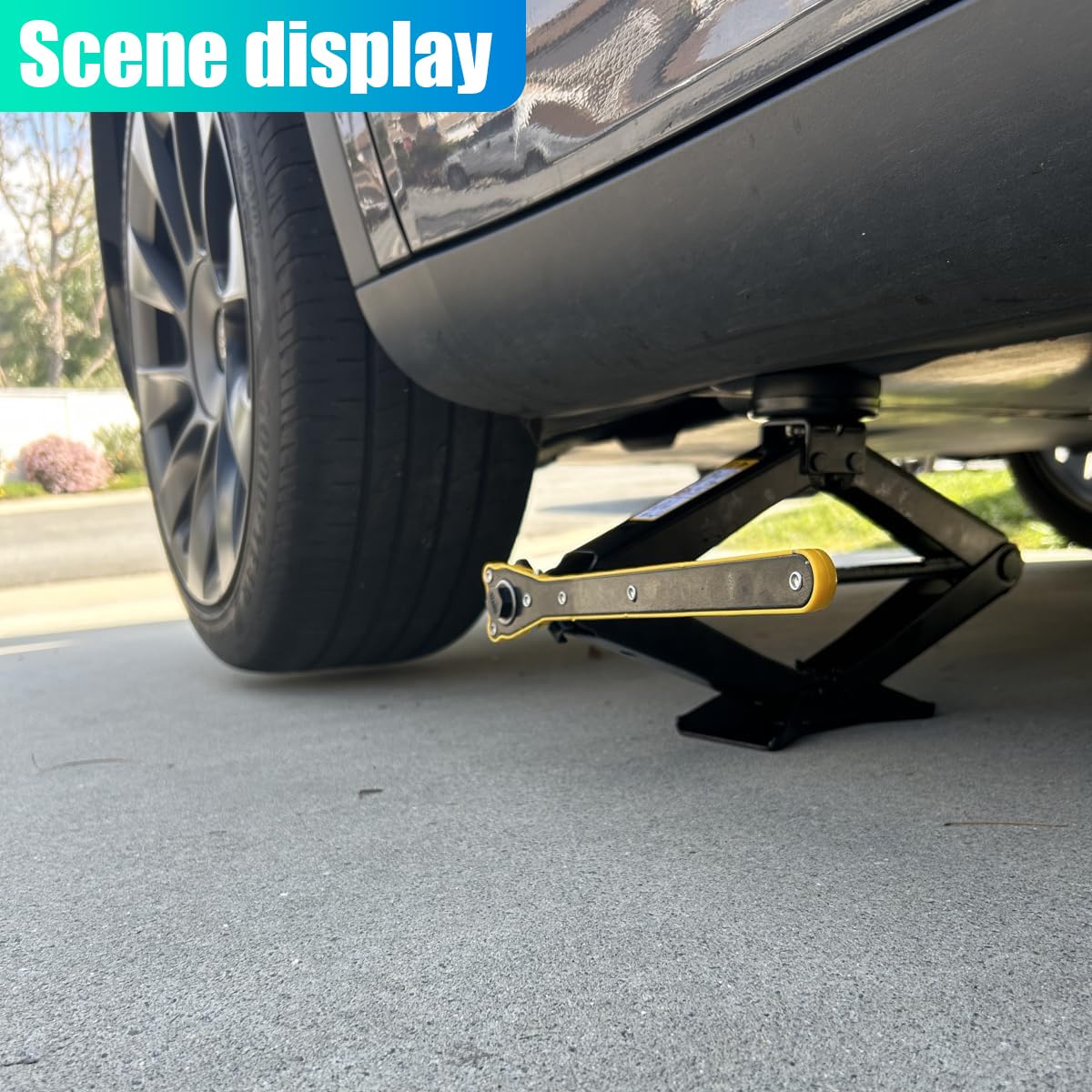 GAOLAOSY compact jack fits in your trunk, ready for roadside repairs.