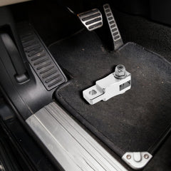Easy, tool-free installation of Garneck extender on Peterbilt clutch pedal.