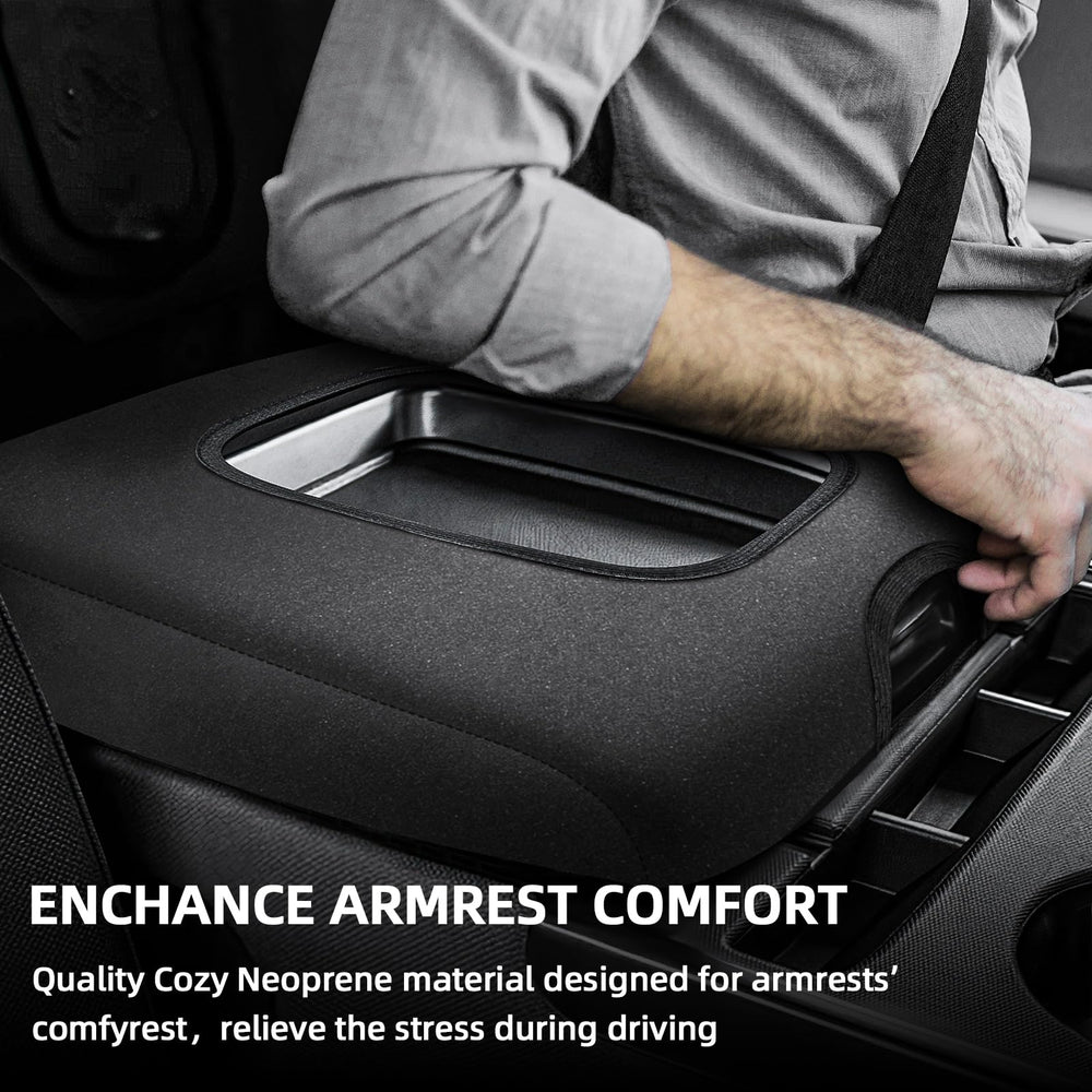GAWAF protection guards the middle console against scratches and dirt.