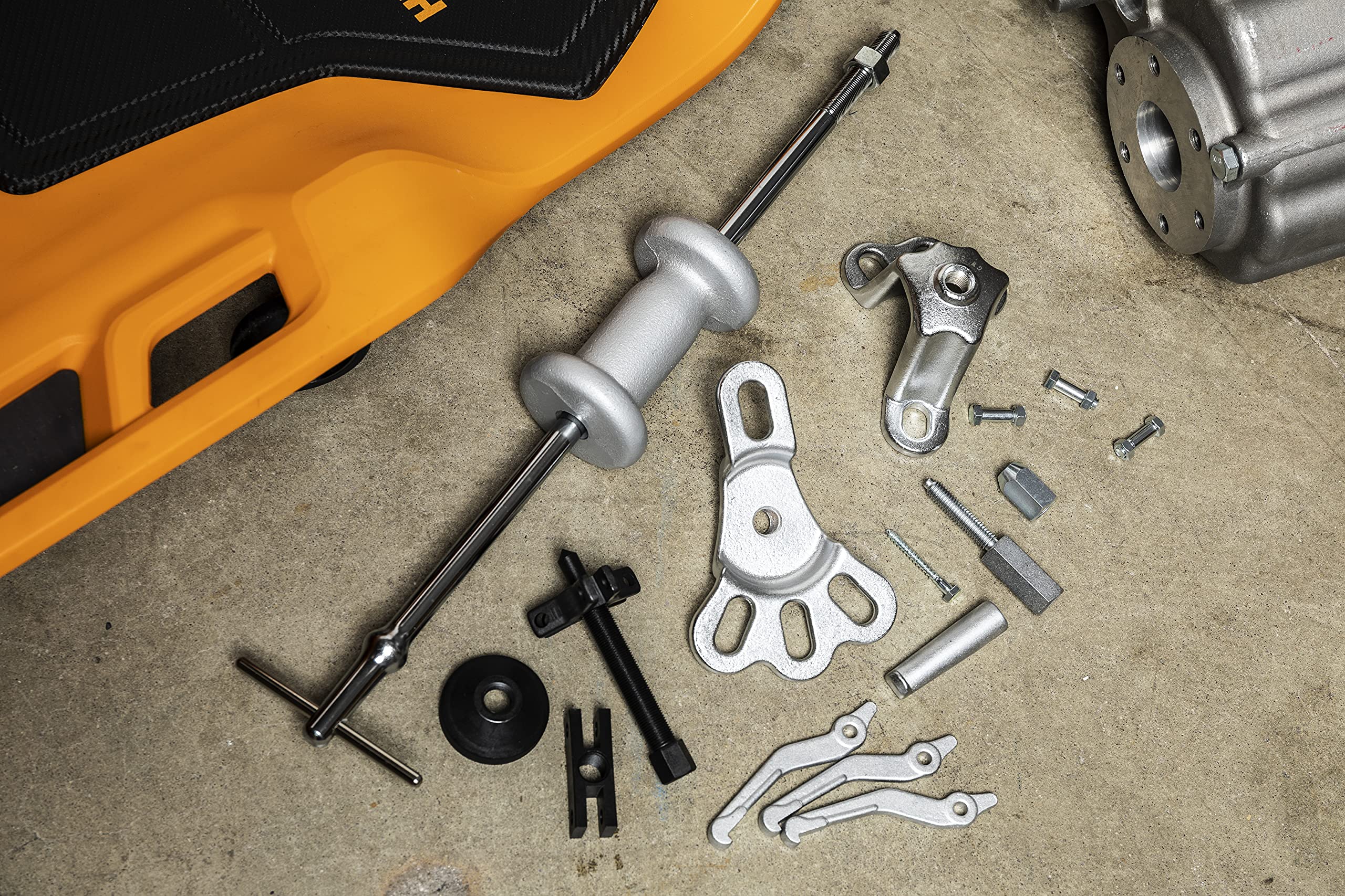 GearWrench 41700D in-use pulling action demonstrating efficient removal.