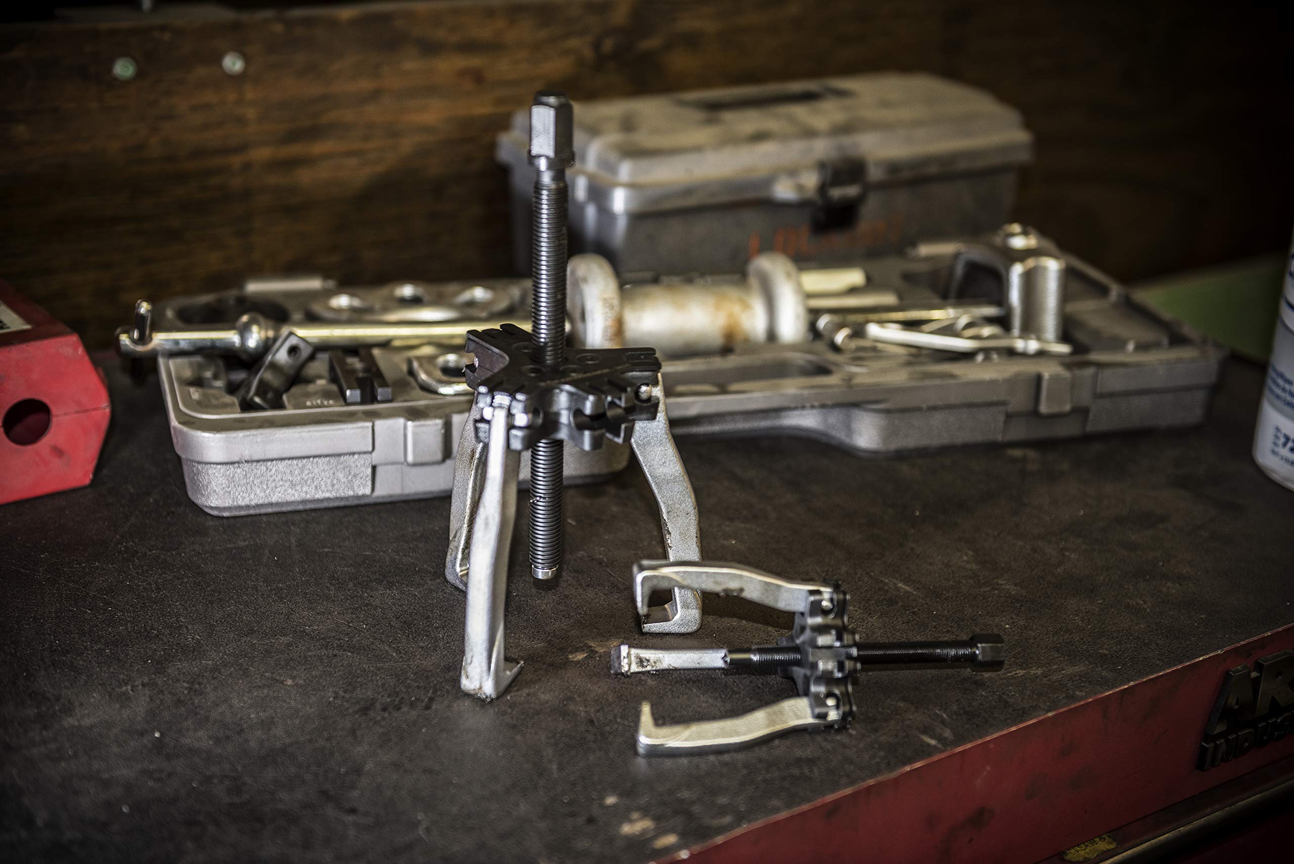 GearWrench 41700D yokes shown for 2- or 3-jaw pulling jobs.