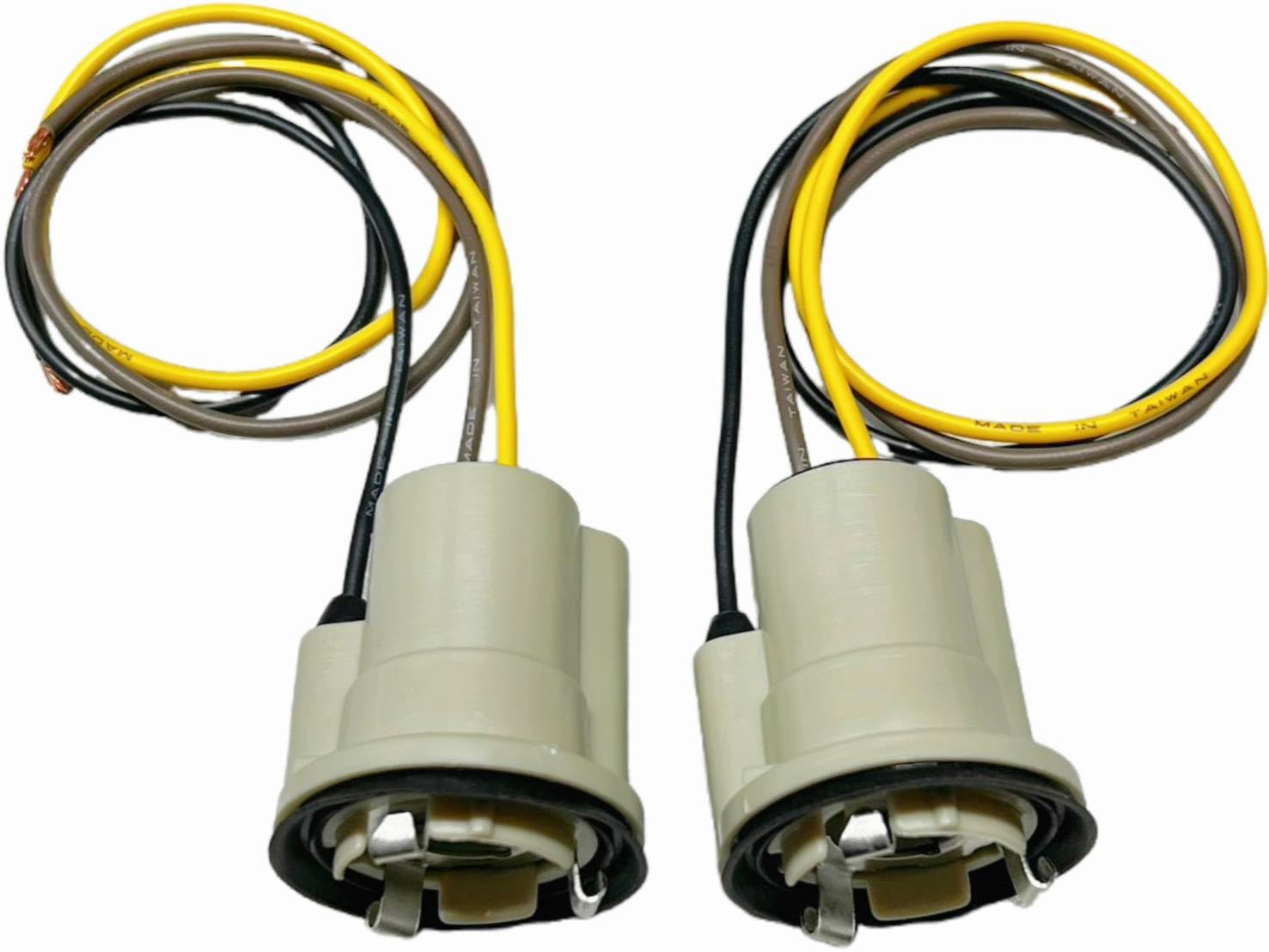 Generic 3-wire socket; versatile for classic GM tail light setups.