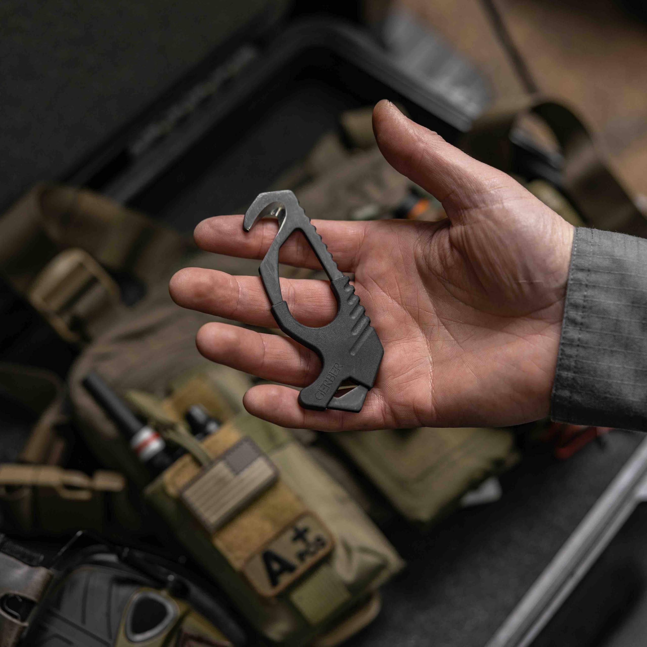 One-handed deployment of Gerber seatbelt cutter in tight spaces