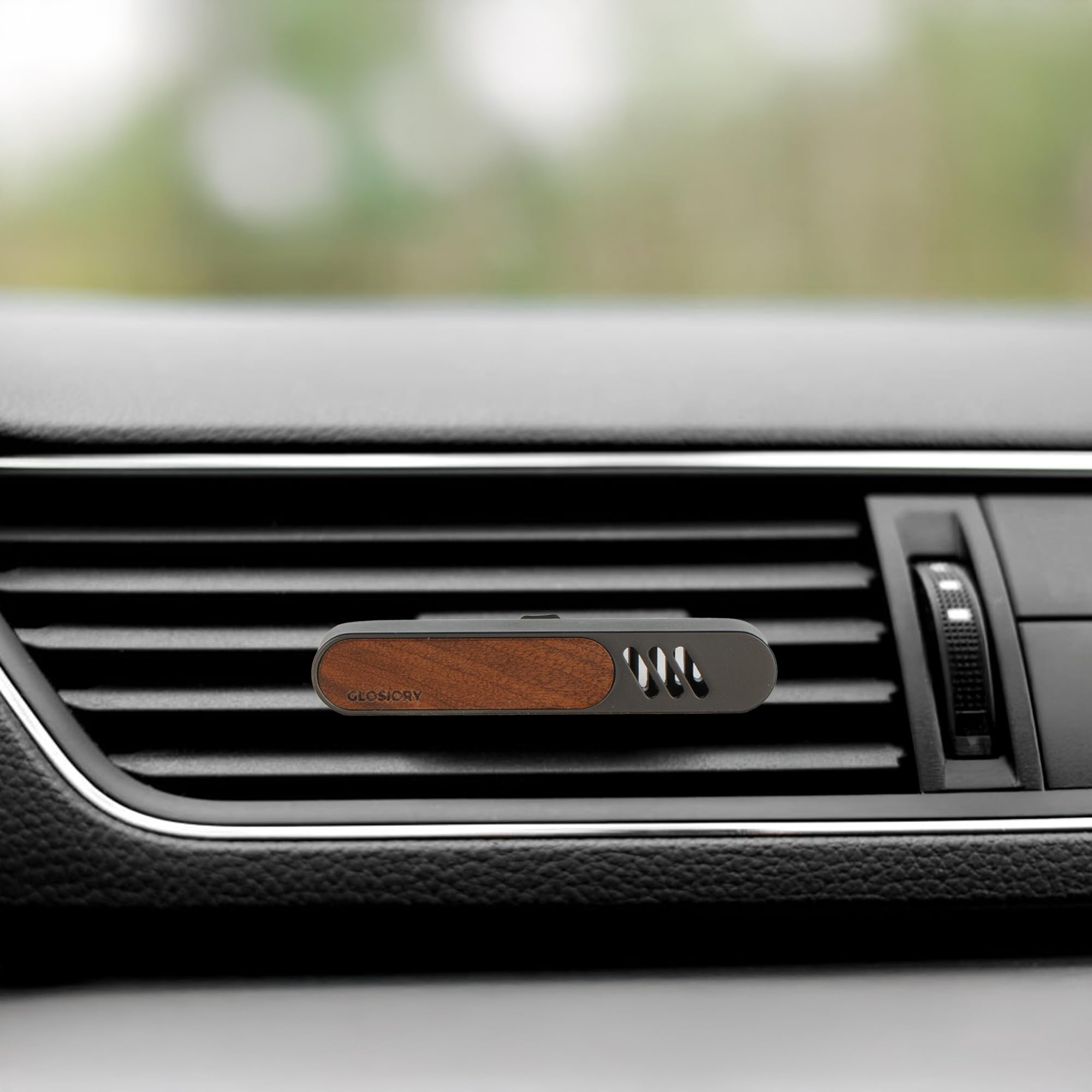 Two-pack Glosiory diffusers provide versatile fragrance options for longer drives.