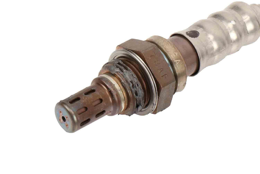 GM Genuine Parts 213-4229 heated oxygen sensor side connector ensures reliable installation.
