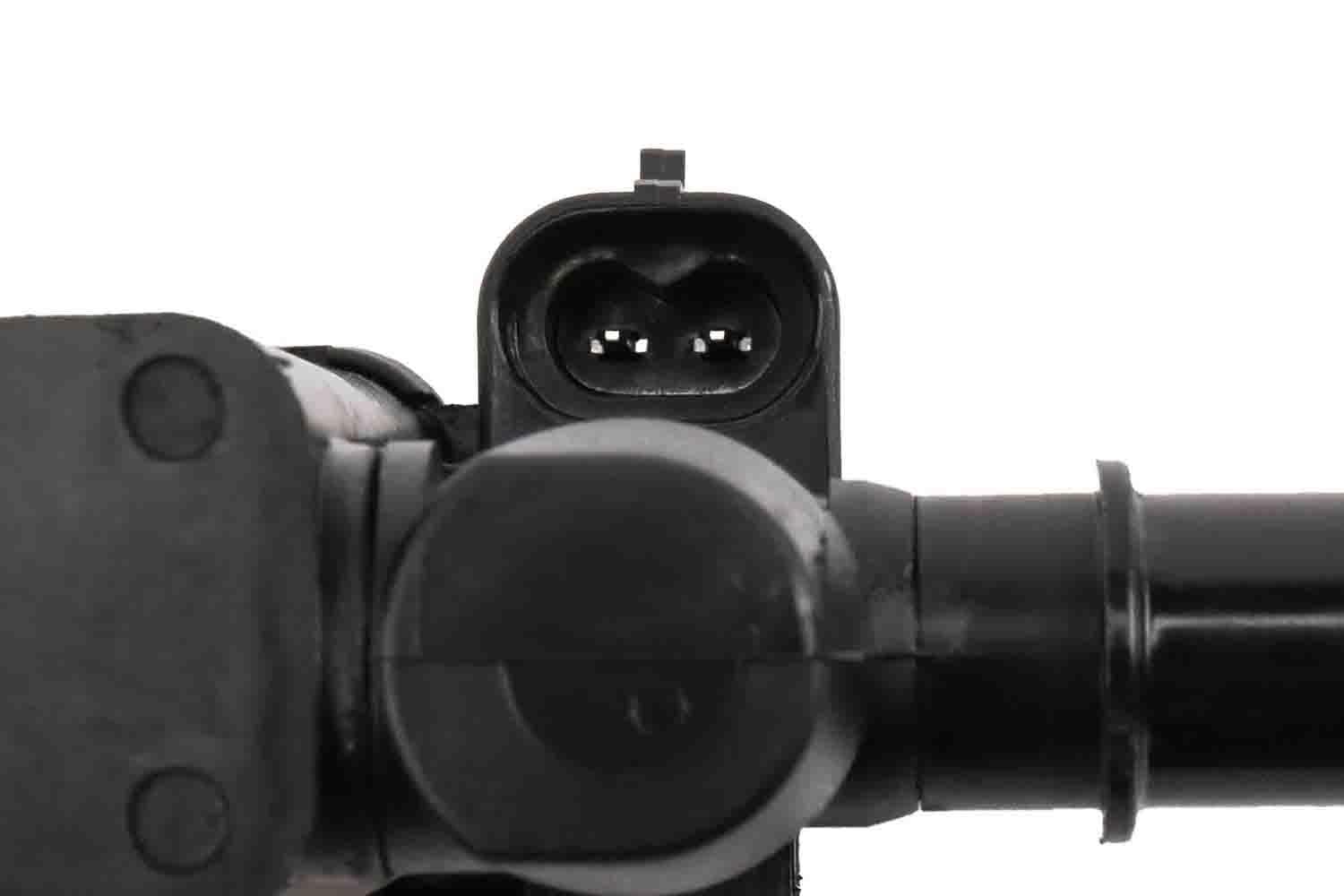 GM Genuine Parts 25950499 valve with detailed specifications on the label