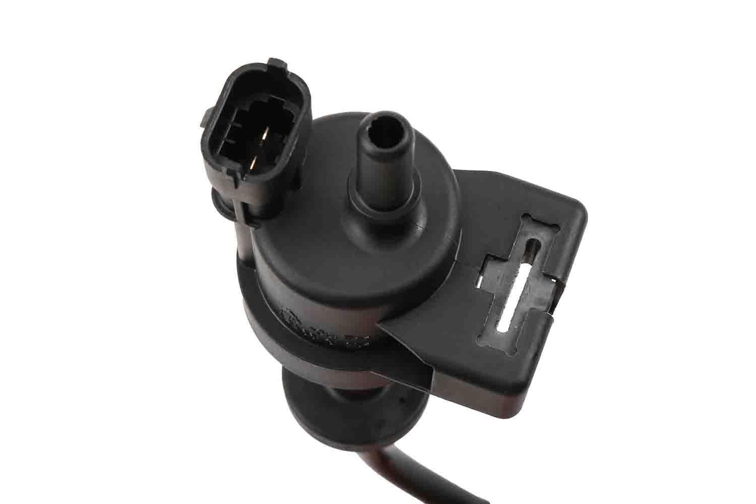 GM Genuine Parts 55573017 valve close-up highlights OEM-fit quality and durability