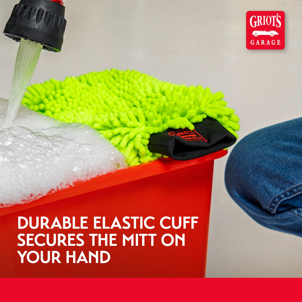 Mitt detailed cleaning around wheel area for thorough wash