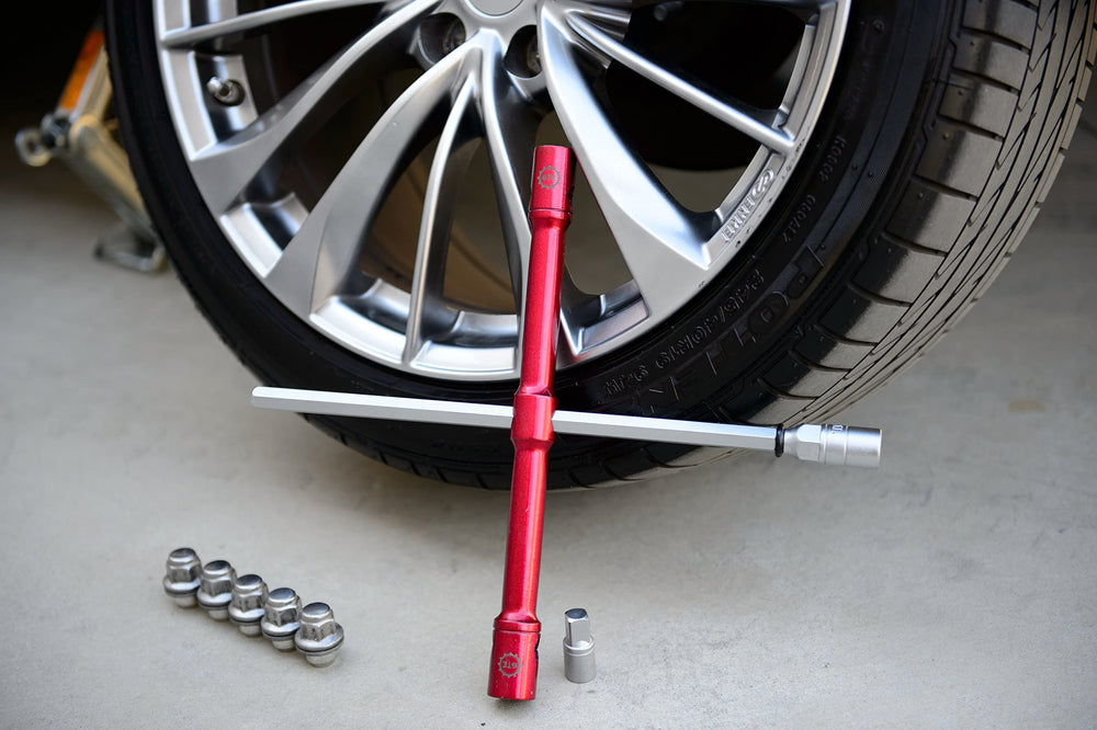 GTE LugStrong 26in in emergency roadside tire maintenance