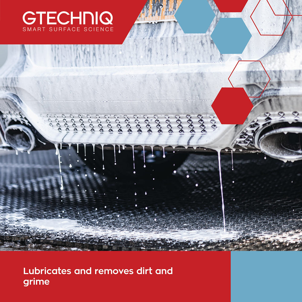 Gtechniq W4 demonstrates degreasing action on tough spots.