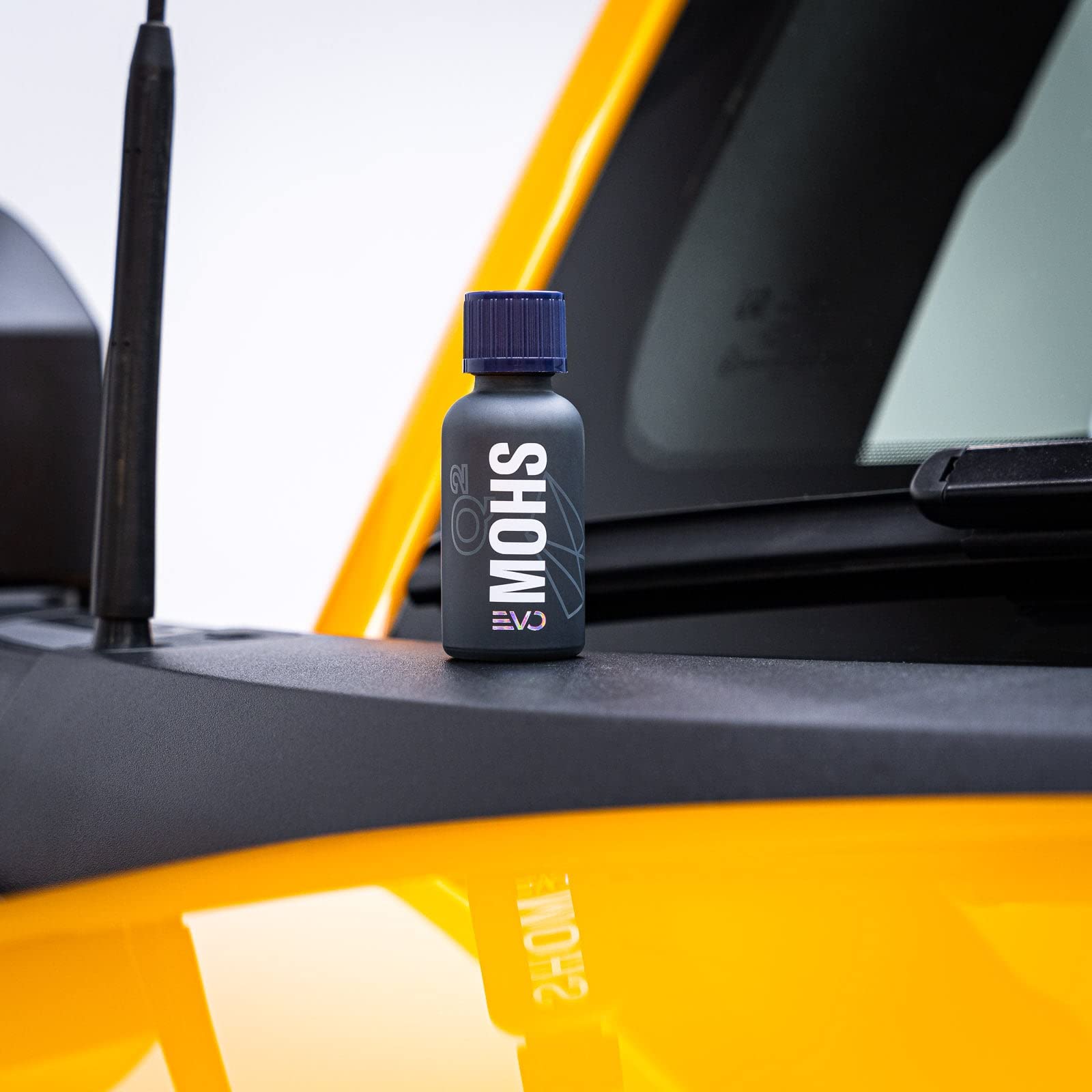Gyeon MOHS DIY kit application step demonstrates a smooth coating workflow.