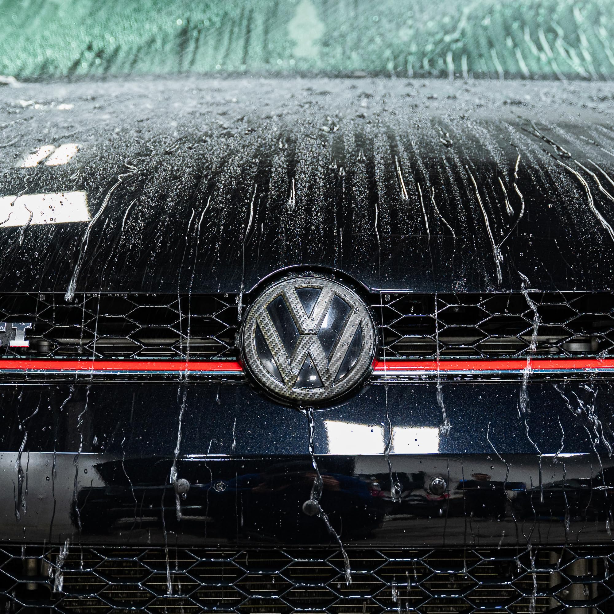 GYEON Wet Coat high gloss finish enhances color depth and shine.