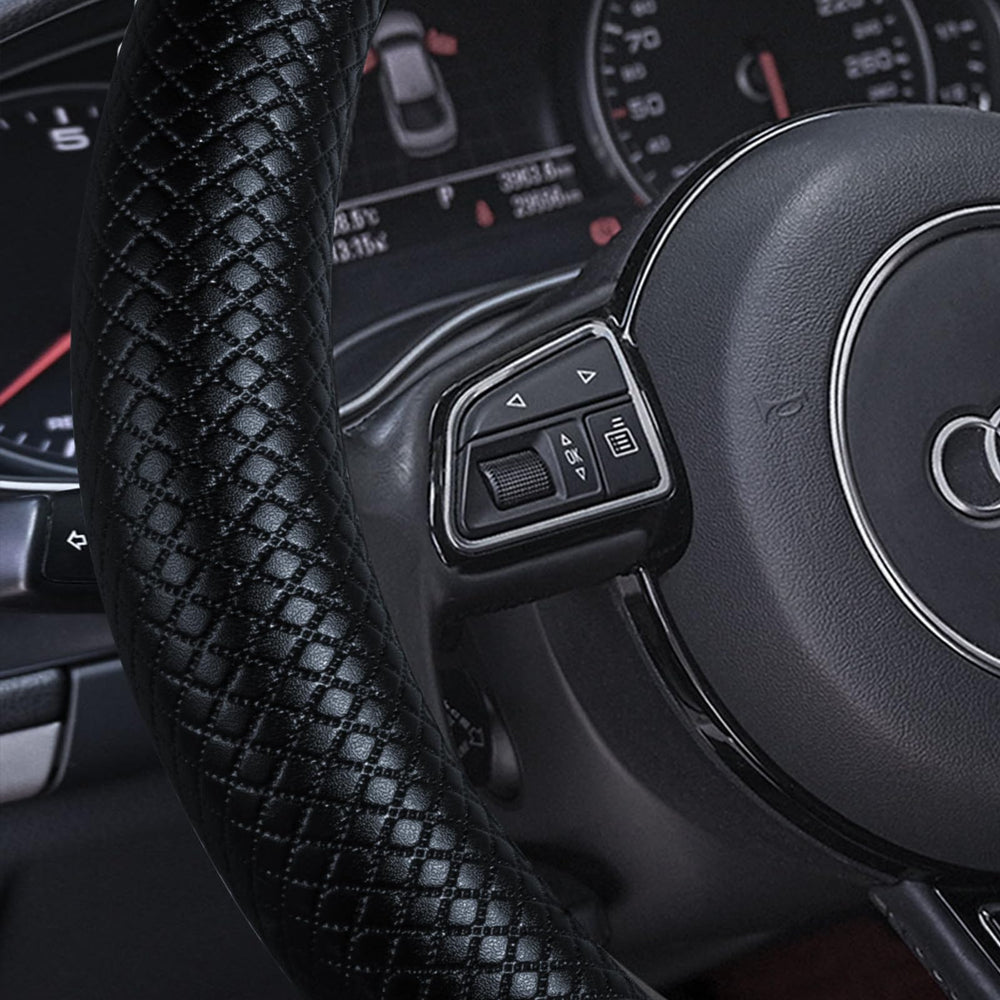 HAOKAY universal 14.5–15 inch fit suitable for most steering wheels.