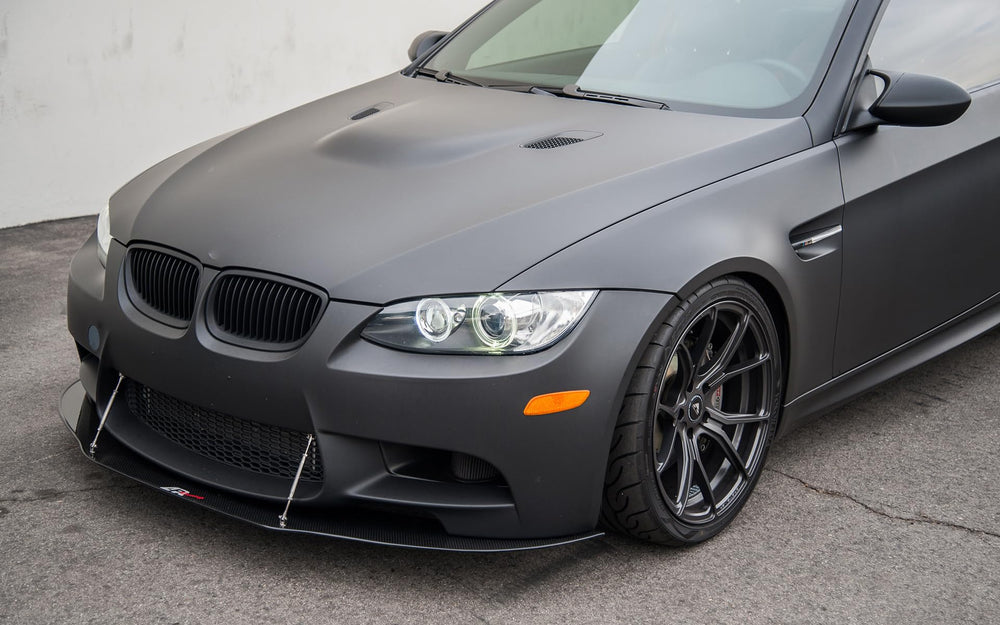 Heinaroman wrap protects paint from minor scratches and moisture.