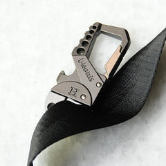 Hephis Skull Heavy Duty Key Chain seat belt cutter view illustrates safety-ready cutting capability.