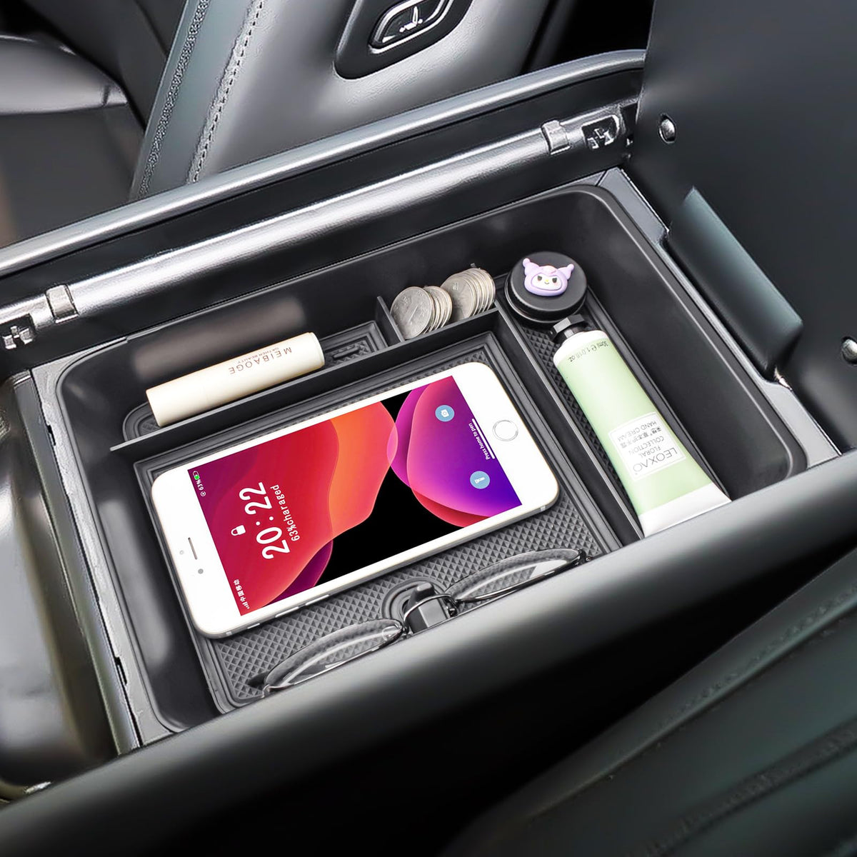HGWEI center-console organizer tray fits Hyundai Santa Fe 2024-2026 for a seamless, integrated look.