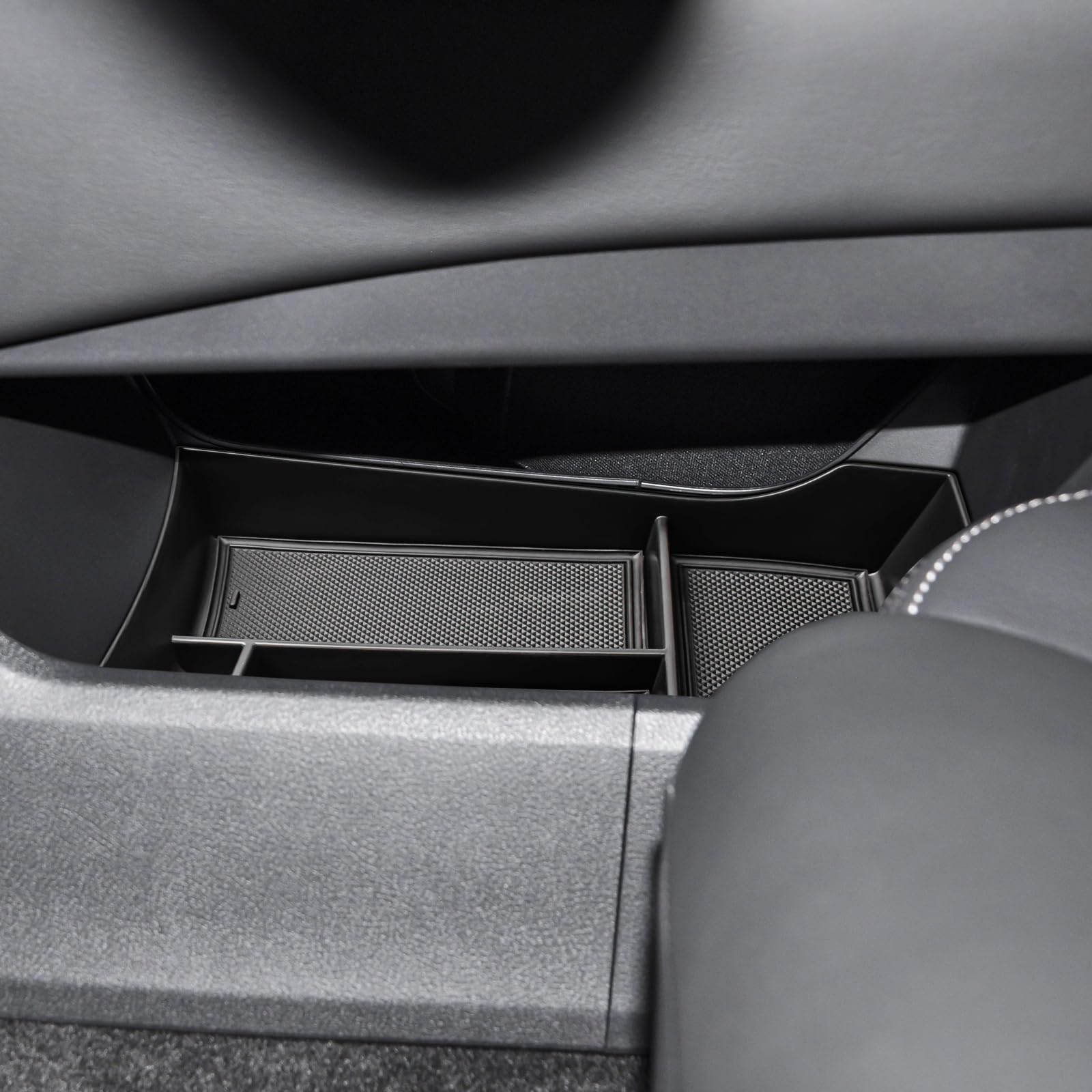 HGWEI removable silicone liners prevent items from sliding during drives
