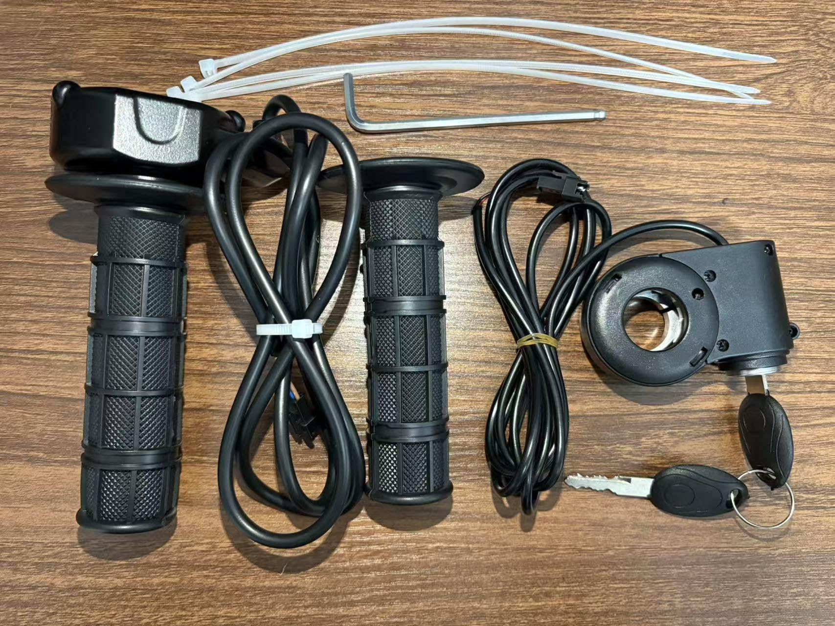Hizoncore Q20 dirt bike throttle kit ready to ride on trails