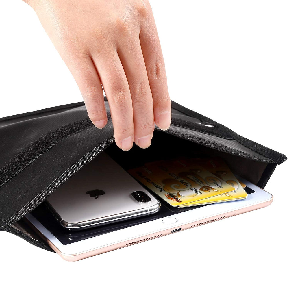 Hodufy RFID shielding bag protects cards from unauthorized access.