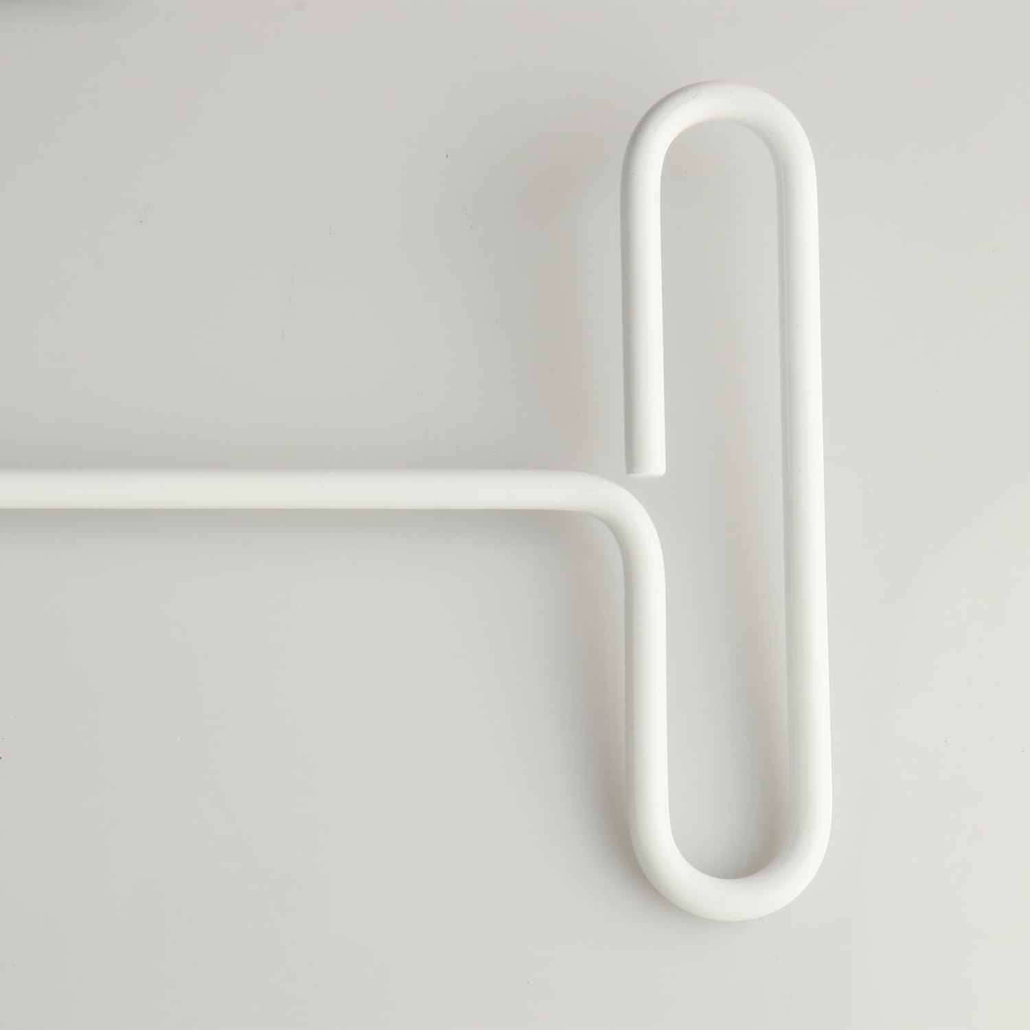 Holdly stainless steel and ABS build withstands daily use.
