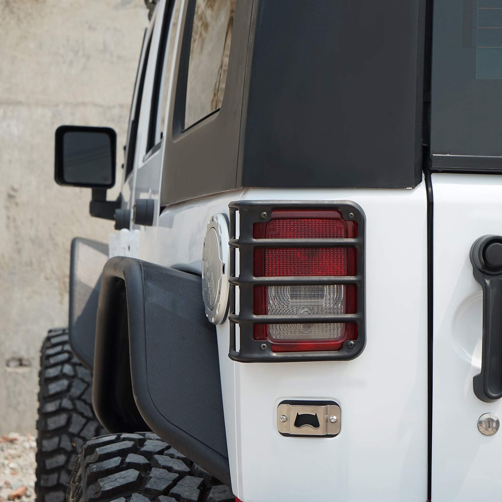 Protected rear lamps during rough off-road conditions on a Jeep Wrangler