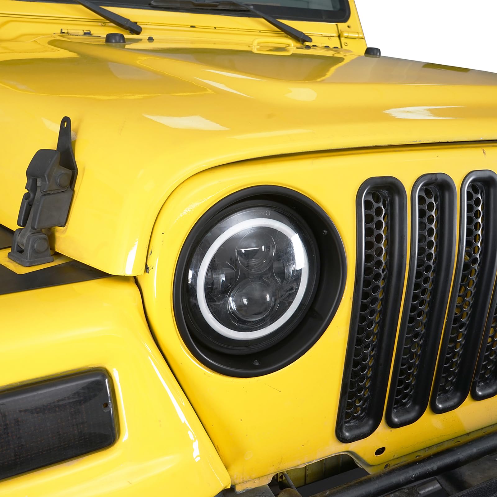 Bezel installation on 1997–2006 Wrangler TJ with Hooke Road styling.