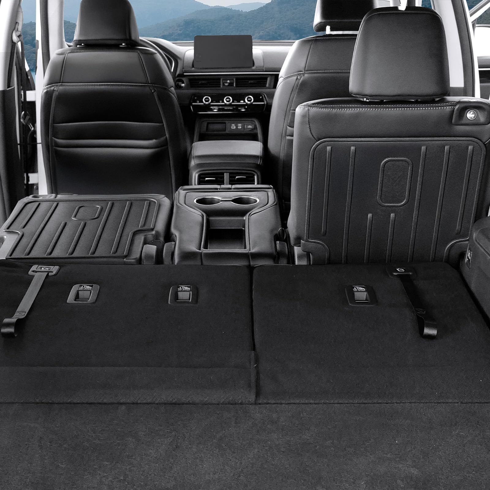 HOUCLEMIC in-car use proves no-slip, secure placement during rides