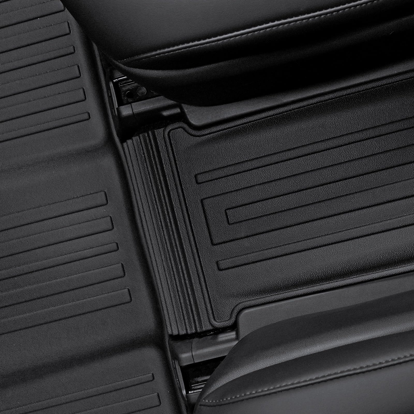 HOUCLEMIC Palisade non-slip surface supports safe driving.