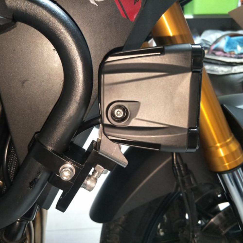 HQTS roll-bar mount demonstrates diameter-fit versatility for off-road lights.
