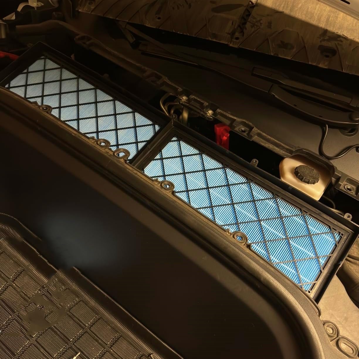 HTWORK activated carbon layer detail improves odor control during travel