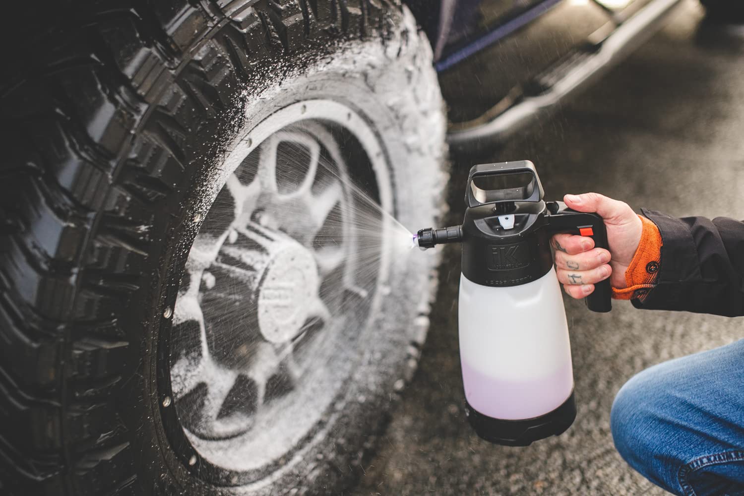 IK Foam Pro 2+ fluid compatibility handles diverse cleaners