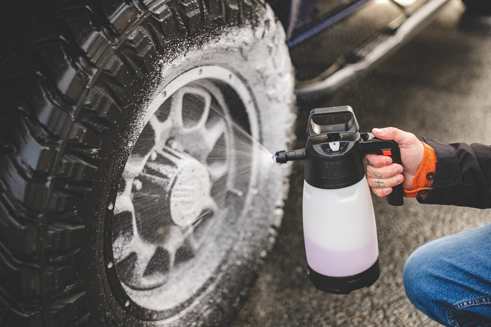 IK Foam Pro 2+ fluid compatibility handles diverse cleaners