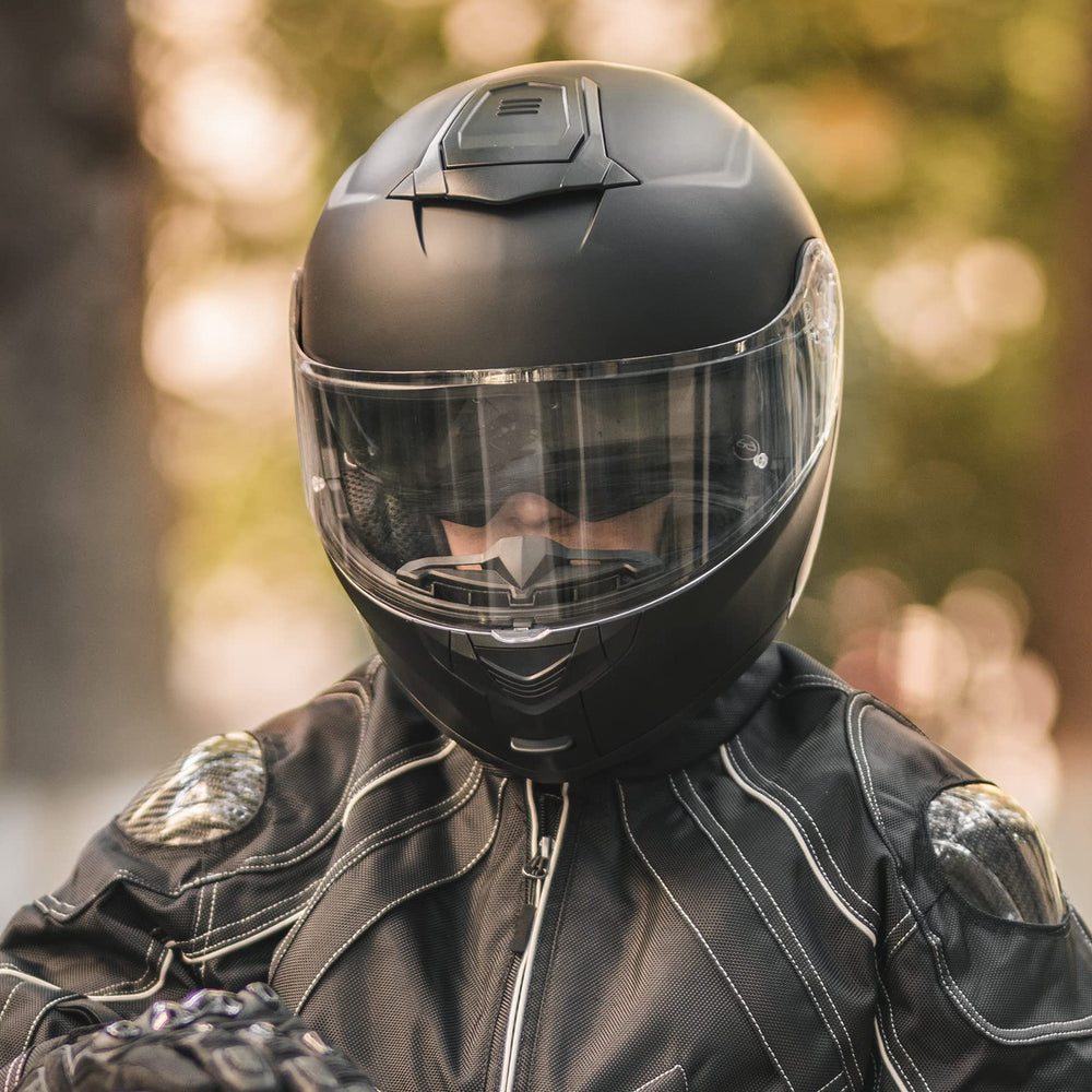 ILM lightweight ABS shell with vented EPS liner promotes comfort and protection.