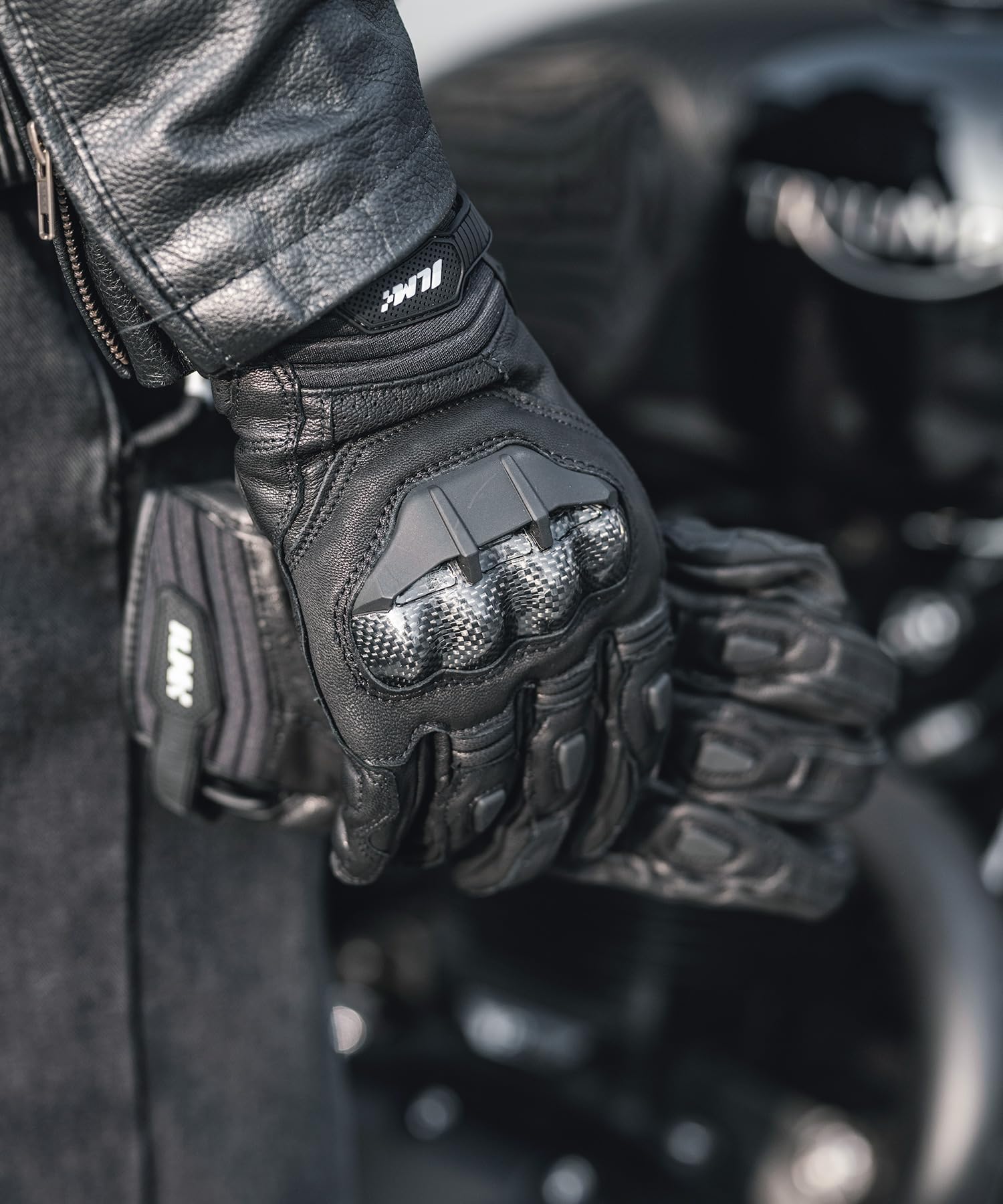 ILM GRC01 gloves with outer stitch seams to reduce pressure points