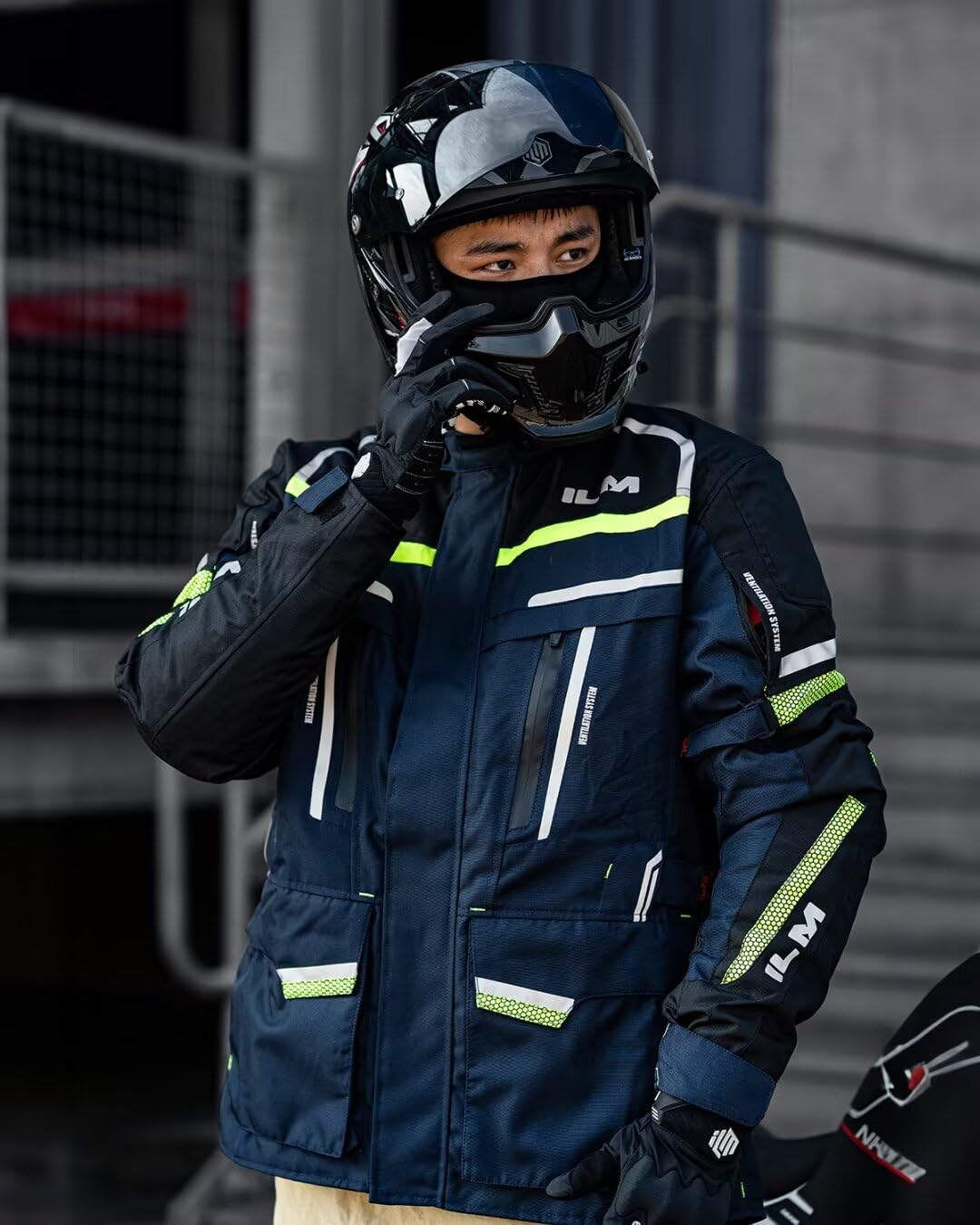 ILM JRL3 blue men's street jacket back view showing reflective panels.