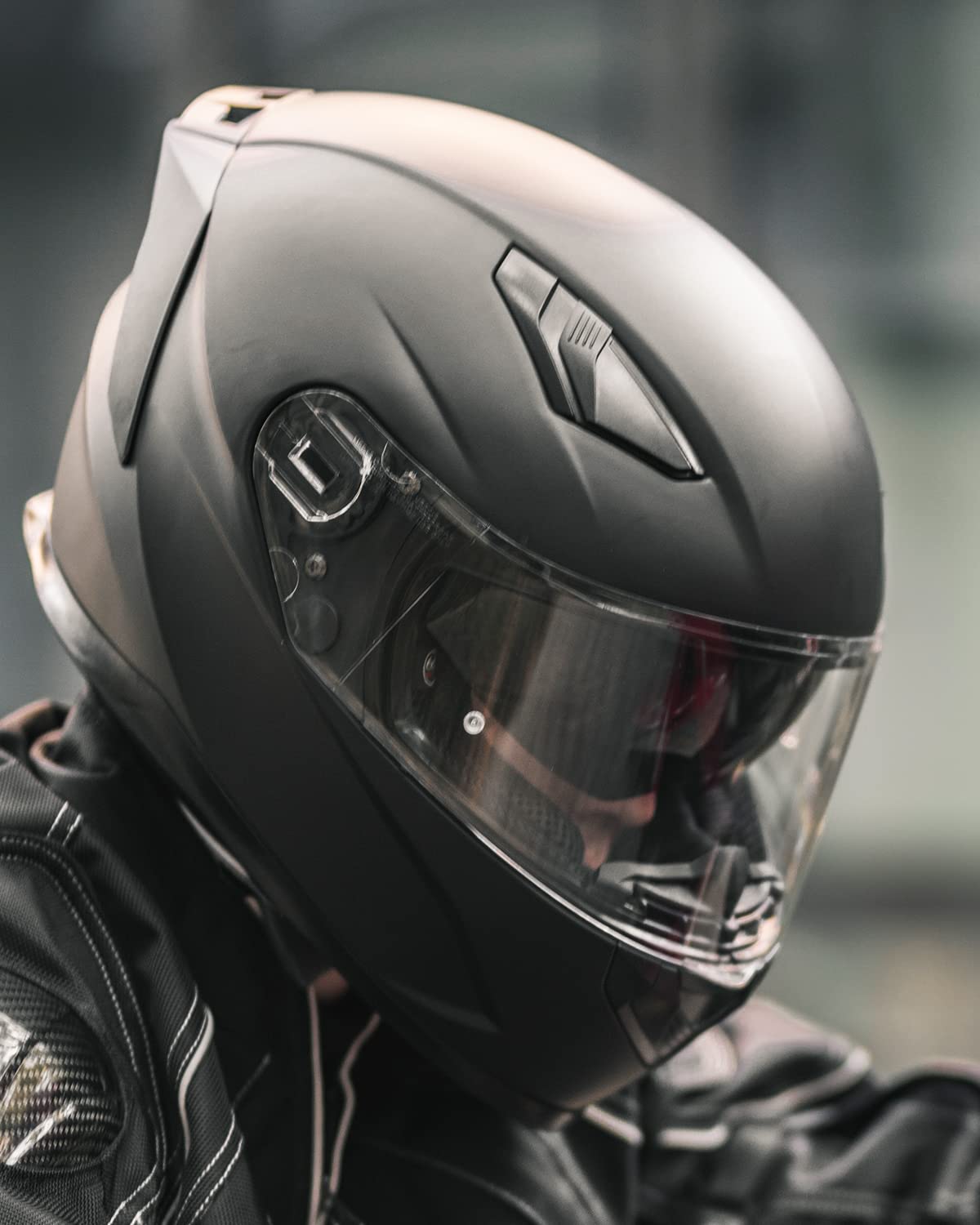 ILM DOT-certified full-face helmet for dependable safety on the road
