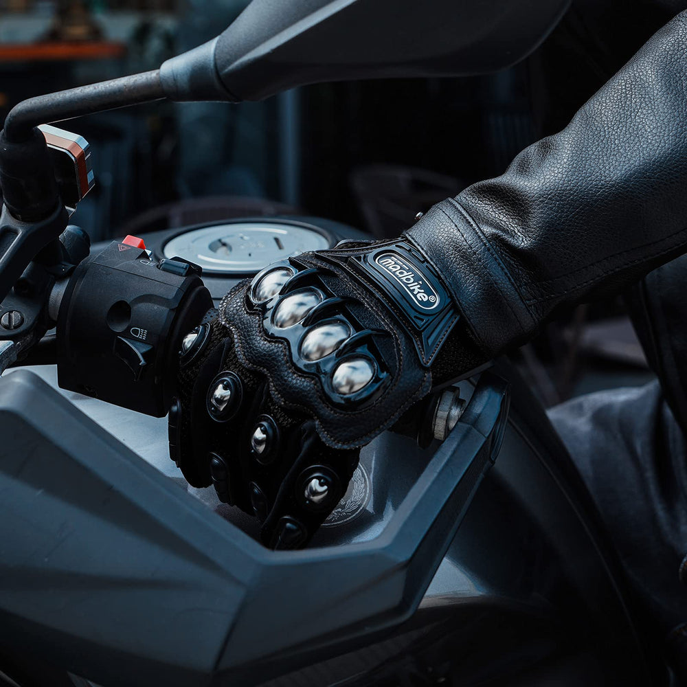 ILM Steel Knuckle gloves tactical design aids touchscreen use and quick grip.