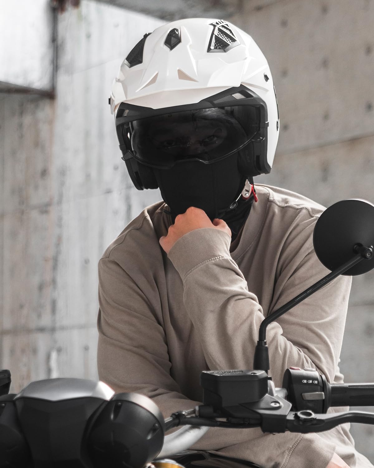 Durable ABS and EPS shell of ILM Z302 for dependable protection
