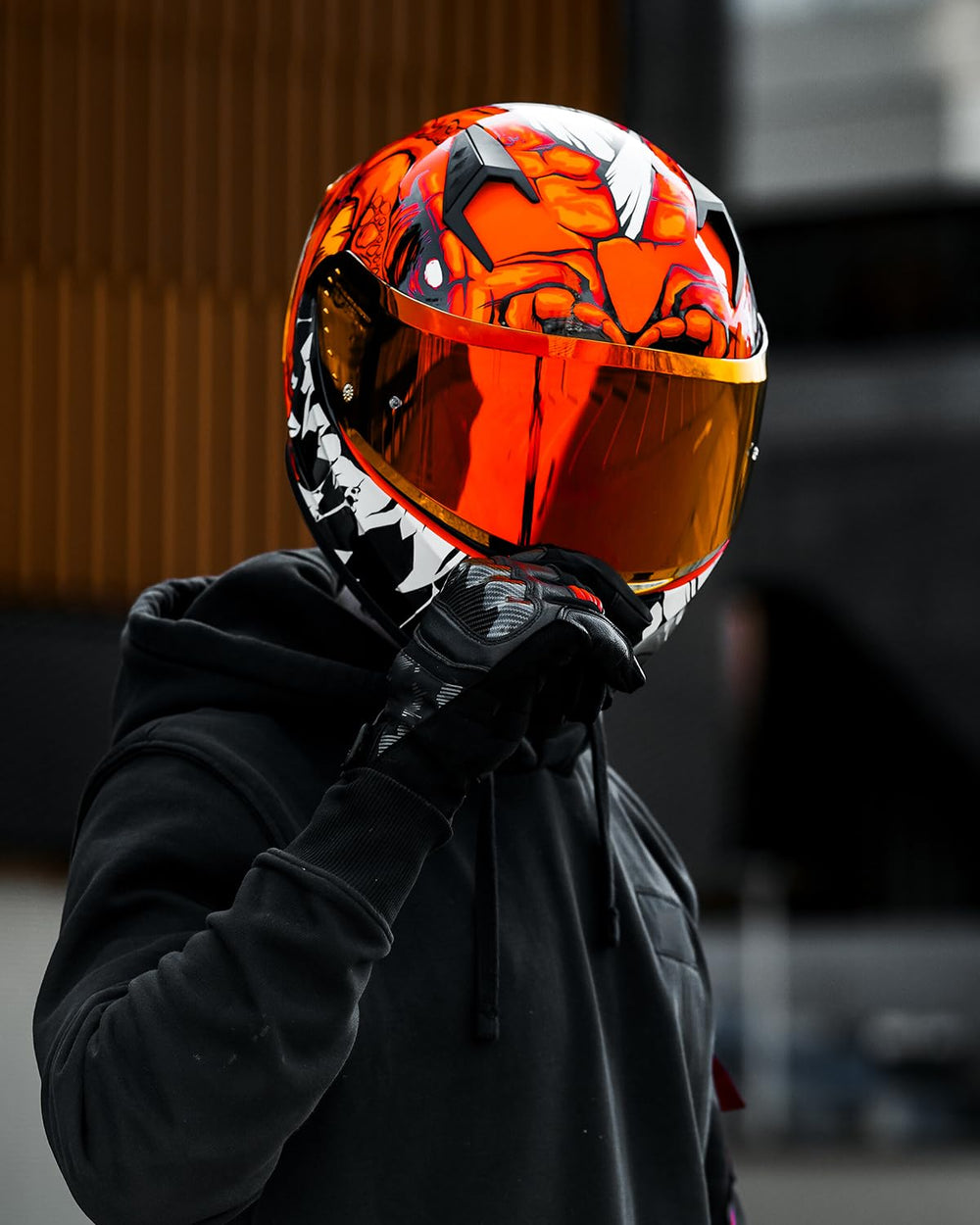 ILM Z501 ventilation system with quick-release buckle supports cool comfort on long rides.