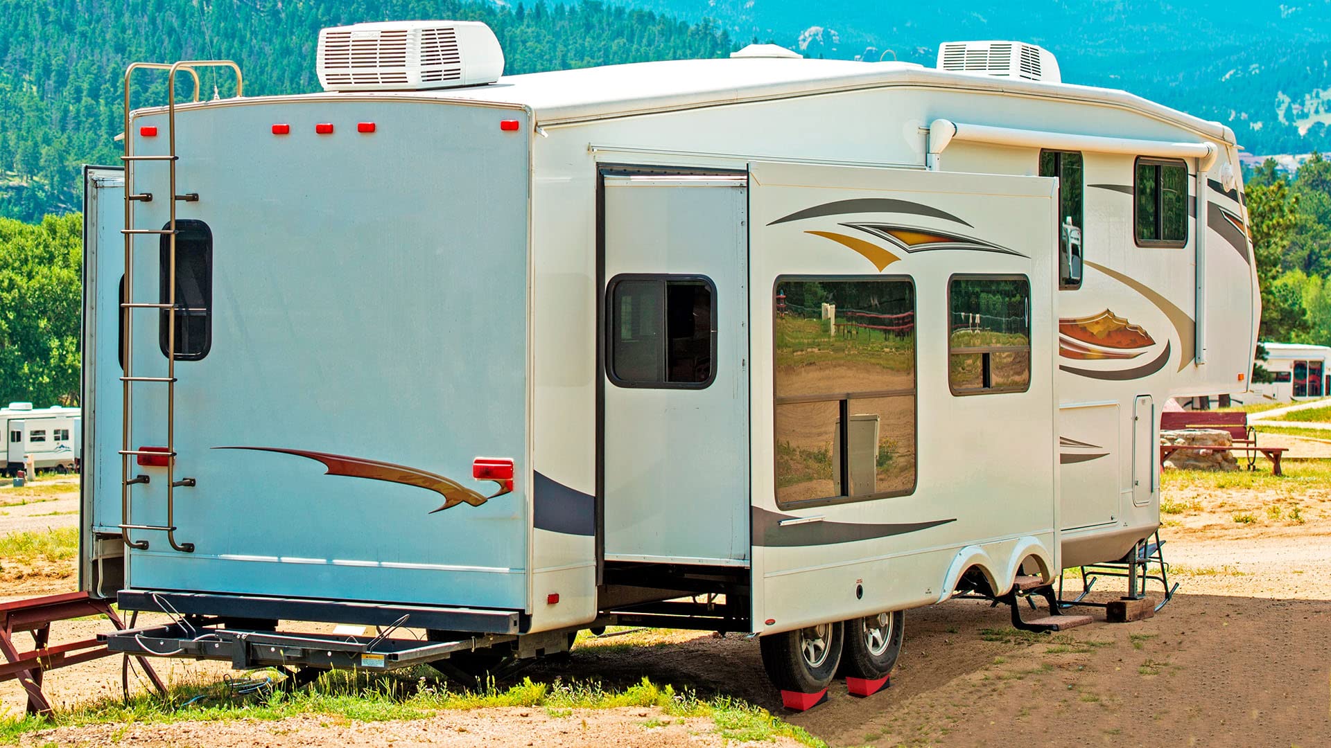 OULEME RV Leveling Blocks, Camper Leveler System 2 Packs for Dual Axle Tandem Wheel Travel Trailer, Include 2 Curved Leveler Ramp, 2 Chock, 2 Rubber Mat, 1 T Bubble Level, 1 Carry Bag