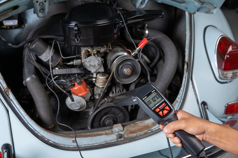 Innova 3568 split‑screen display showing tachometer and advance together.