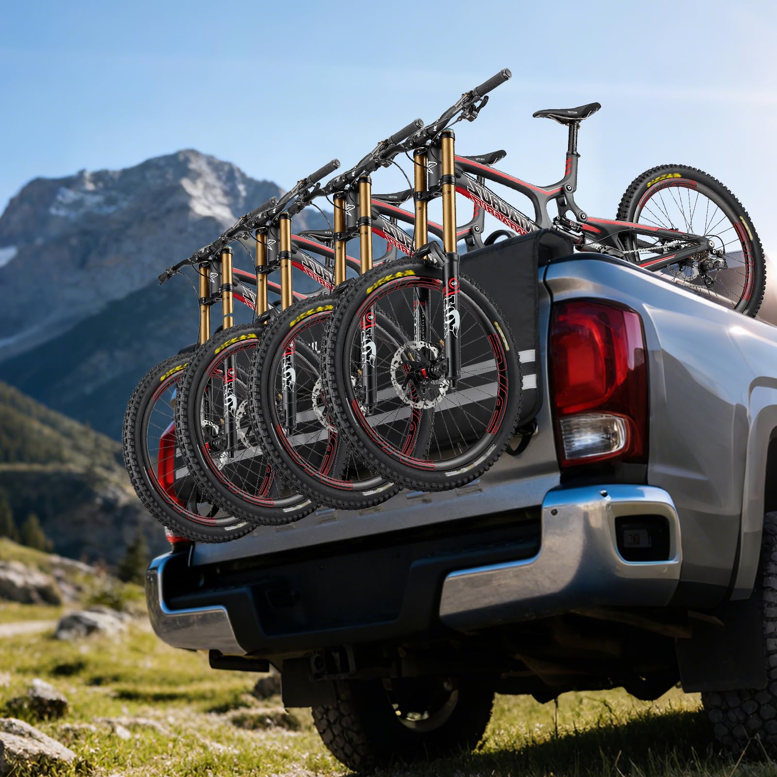 ISINLASSO Storage pockets and access window for quick gear access.