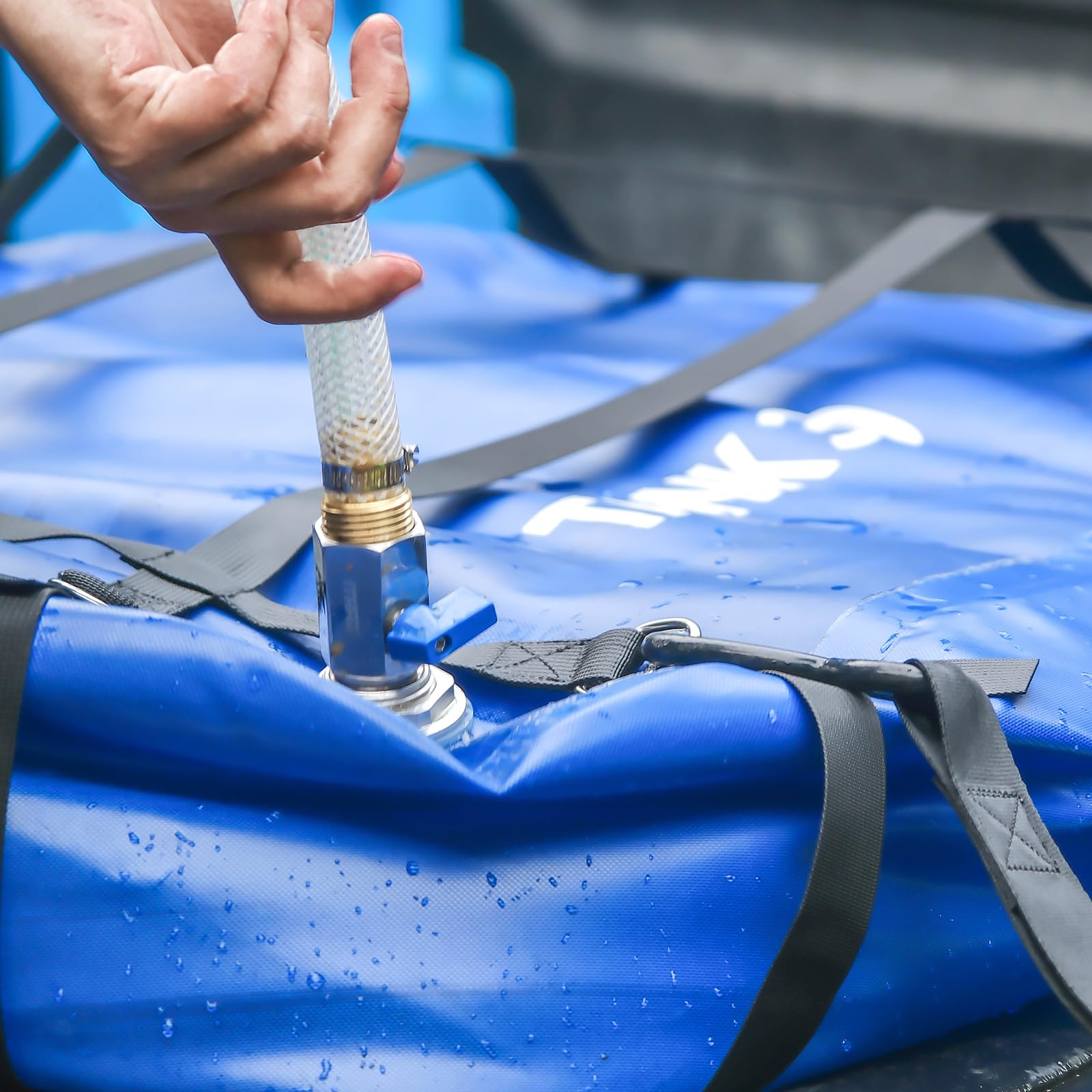 ITRAZ bladder with 3/4 in GHT thread for hose and pump compatibility.
