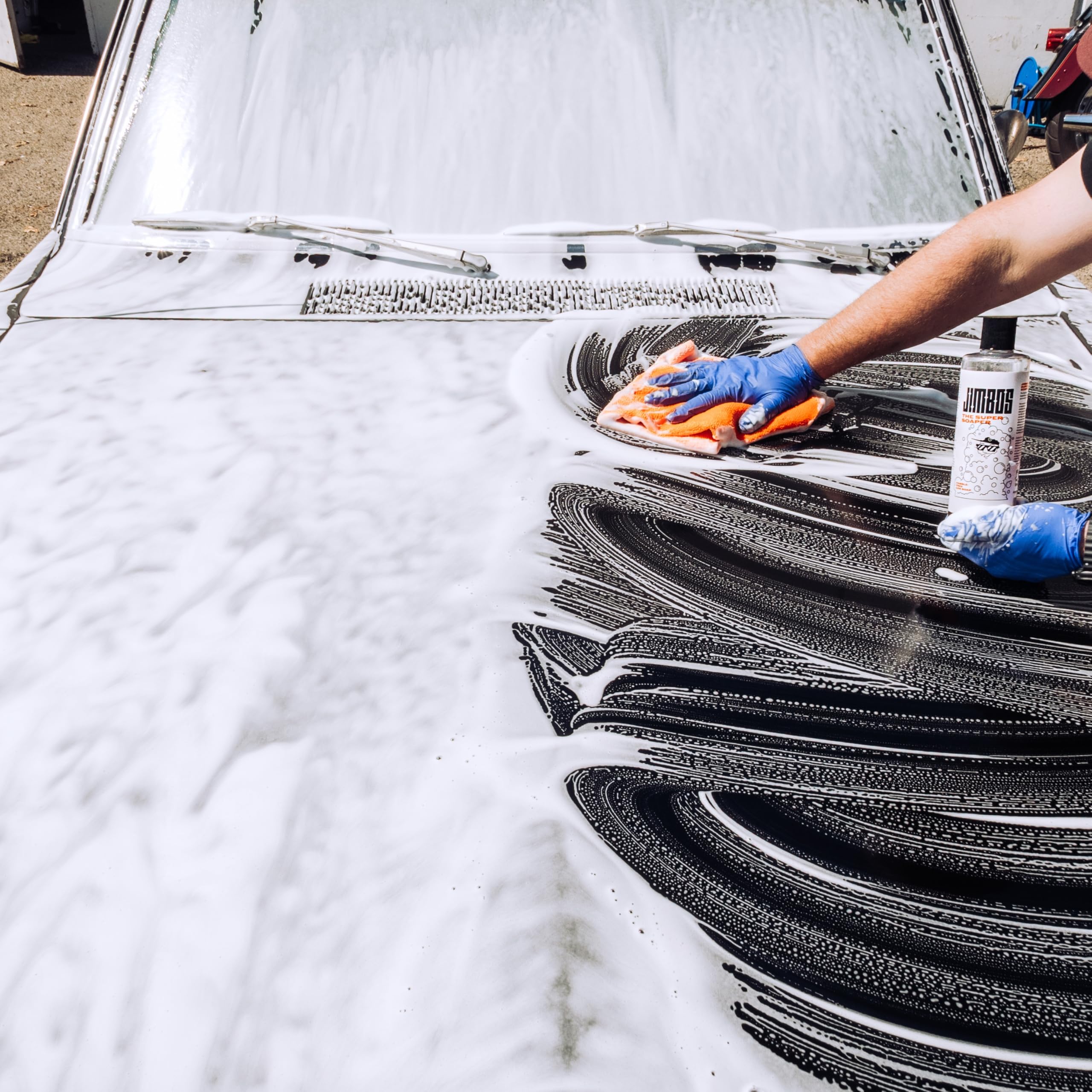 Jimbos Super Soaper foam cannon scene highlights thick suds for effective dirt lifting.