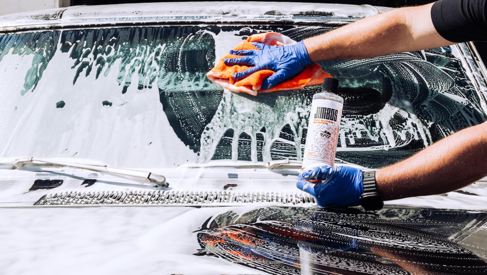Jimbos Super Soaper rinseless wash setup demonstrates water-saving, convenient cleaning.